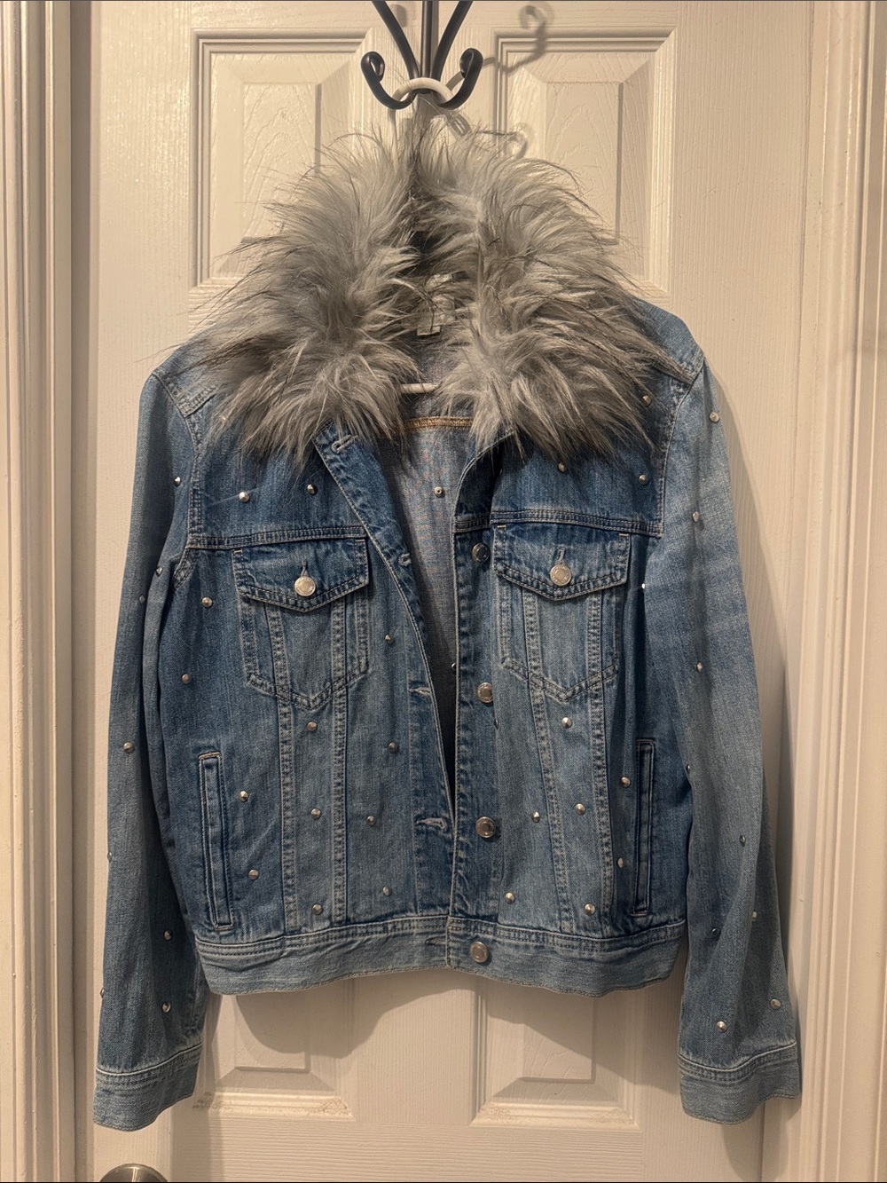 American Eagle Outfitters Light Blue Denim Jacket with Gray Faux-Fur Collar